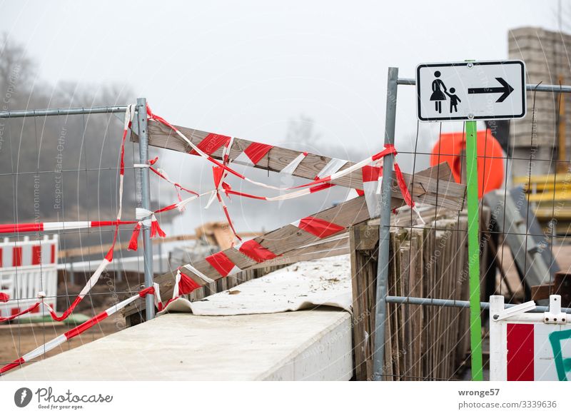 Durchgang versperrt Mauer Wand Fußweg Schilder & Markierungen Hinweisschild Warnschild Schnur Stadt braun grau rot weiß Bürgersteig Baustelle Barriere