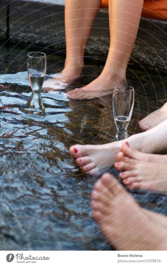 Prost! Freude Party ausgehen Feste & Feiern trinken Schwimmen & Baden Blühend Erholung Kommunizieren außergewöhnlich Gesundheit Glück kalt nass positiv