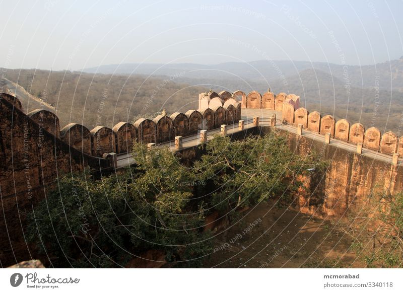 Fort Edge Walkway und Parapet Ferien & Urlaub & Reisen Platz Wege & Pfade Gelassenheit horizontal Asien Indien Rajasthani Jaipur Jaigarh Palast Tourist Festung