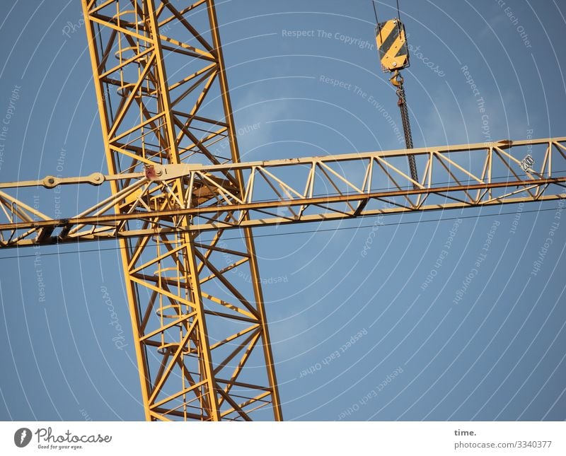 Stadtgiraffen (7) Arbeit & Erwerbstätigkeit Arbeitsplatz Baustelle Güterverkehr & Logistik Himmel Schönes Wetter Kran Metall Linie Streifen Netzwerk ästhetisch