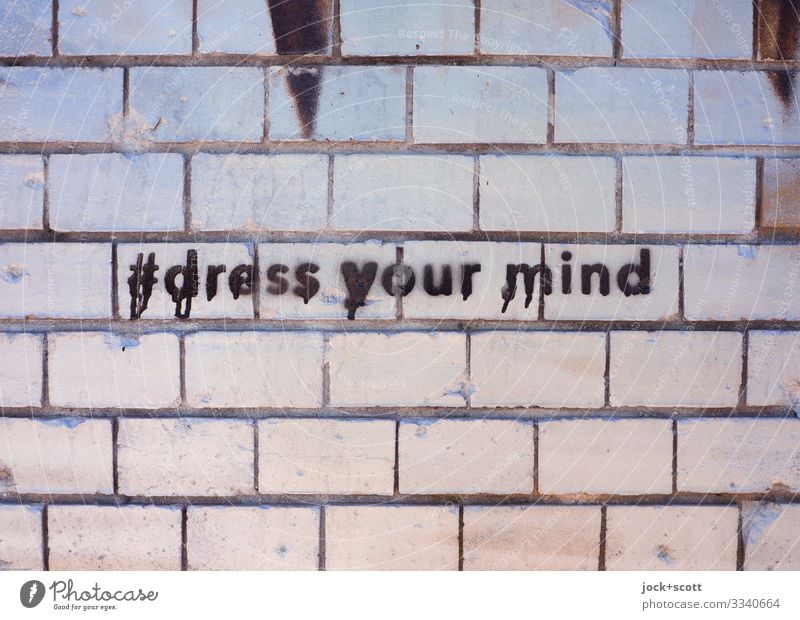 #dress your mind Subkultur Straßenkunst Schablonenschrift Berlin Mauer Dekoration & Verzierung Backsteinwand Zeichen Linie Wort Englisch Fuge Coolness grau