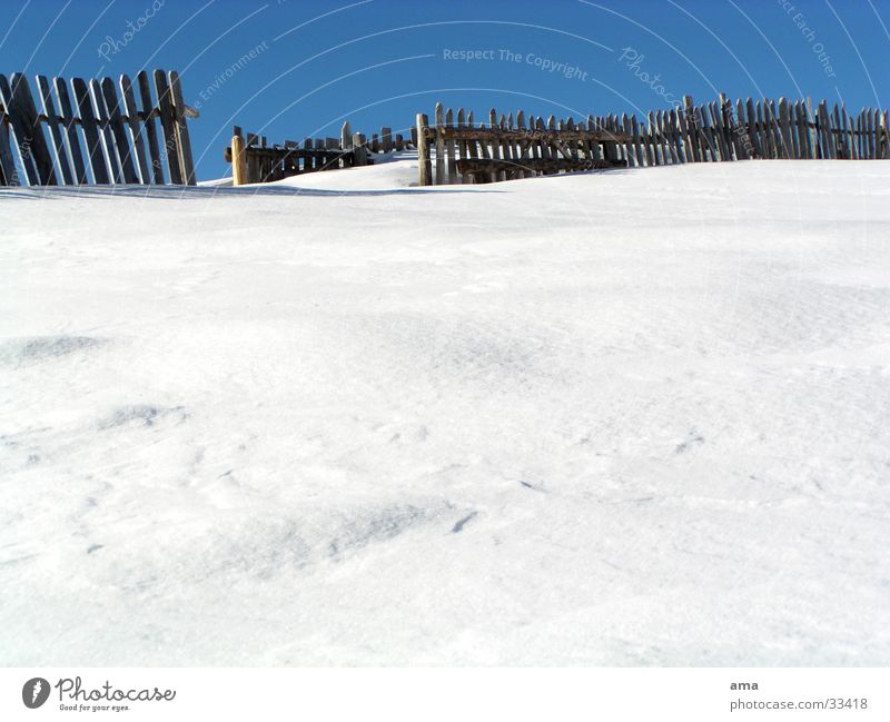 Ausweg Zaun weiß Winter Südtirol Berge u. Gebirge Schnee unangetastet