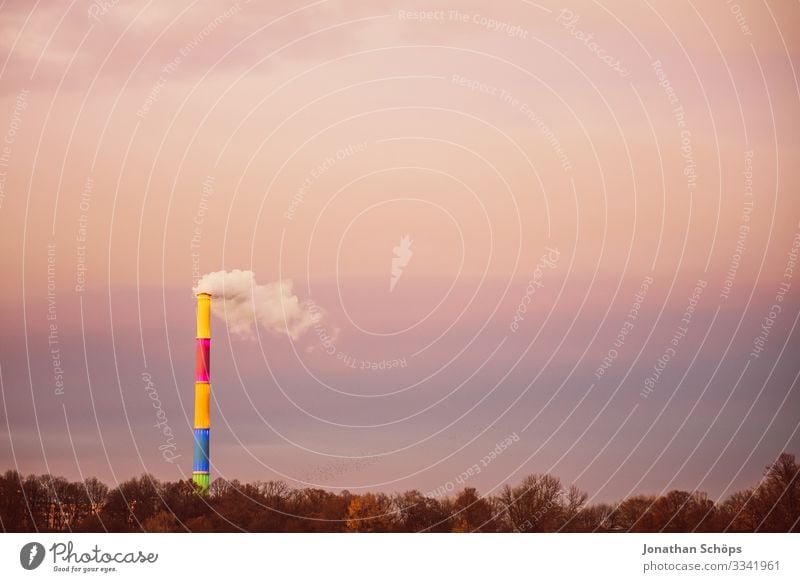 Schornstein vor Abendhimmel in Kulturhauptstadt 2025 Chemnitz Umwelt Landschaft Klimawandel Küste Seeufer Teich Rauch Verantwortung Enttäuschung Hochmut Übermut