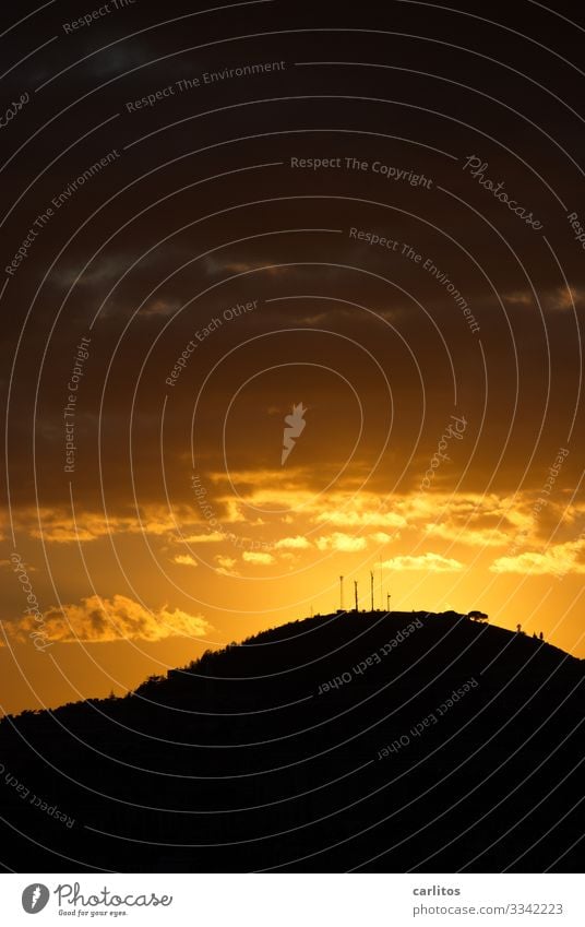 Madeira | Pico da Cruz 261 m Portugal Funchal Aussicht Berge u. Gebirge Höhe oben Antenne Mast Telefonmast Sendemast Funktechnik Strahlung Sonnenuntergang