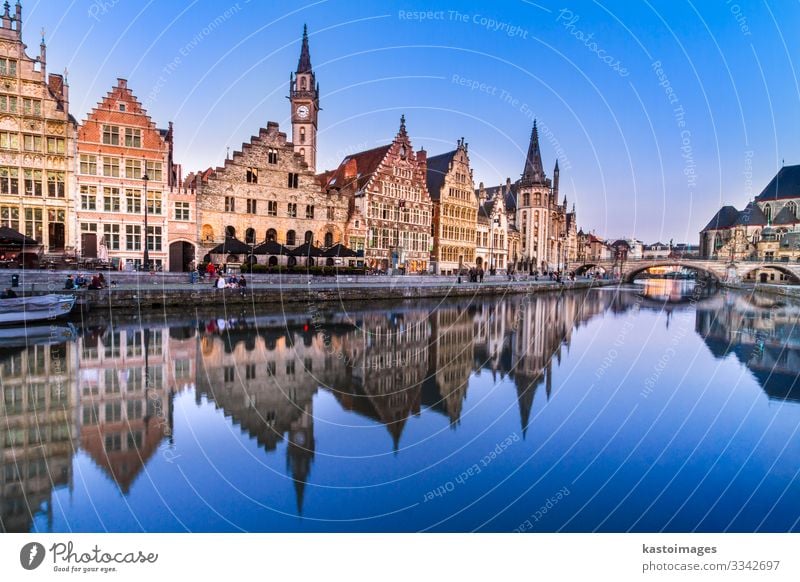 Das Leie-Ufer in Gent, Belgien, Europa. schön Leben Tourismus Haus Nachtleben Geldinstitut sprechen Himmel Fluss Stadt Kirche Brücke Gebäude Architektur Fassade