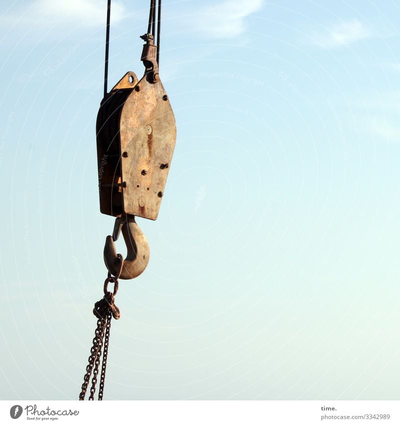 Verkettungen (8) schönes wetter kran haken kette hängen himmel wolken spannung metall eingehakt service baustelle handwerk