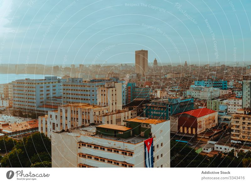 Großstadt mit modernen Gebäuden mit Smog Straße farbenfroh Himmel (Jenseits) Außenseite Architektur Struktur urban Wolkenkratzer Stadtzentrum Skyline Büro