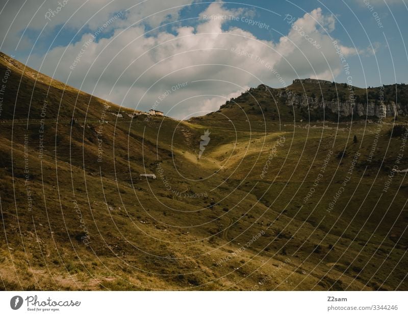 Monte Baldo alpenüberquerung gardasee mountainbike mtb transalp monte baldo passtraße wolken himmel blau wiese Berge u. Gebirge Landschaft Farbfoto