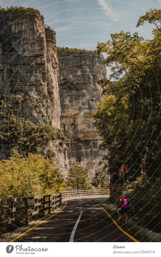 Radweg in Italien | Gardasee 2016 alpenüberquerung gardasee mountainbike mtb transalp radweg fahrrad verkehrswege schlucht italien urlaub sommerurlaub natur