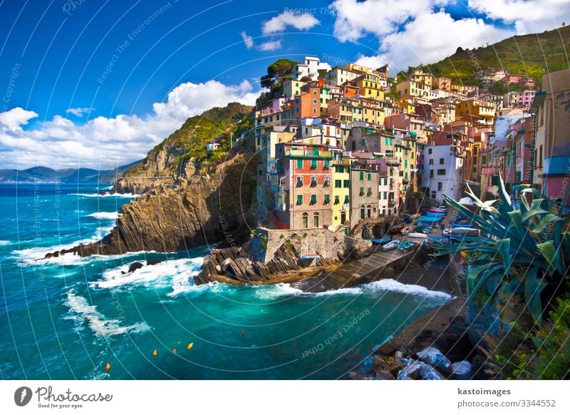 Fischerdorf Riomaggiore in den Cinque Terre, Italien schön Ferien & Urlaub & Reisen Tourismus Sommer Sonne Strand Meer Haus Natur Landschaft Himmel Wolken Park