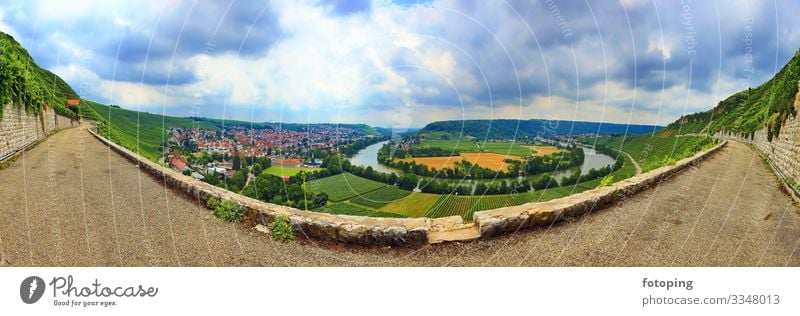 Mundelsheim am Neckar eine Weinregion bei Stuttgart Tourismus Ausflug Landwirtschaft Forstwirtschaft Landschaft Wasser Wolken Bach Fluss Sehenswürdigkeit Idylle