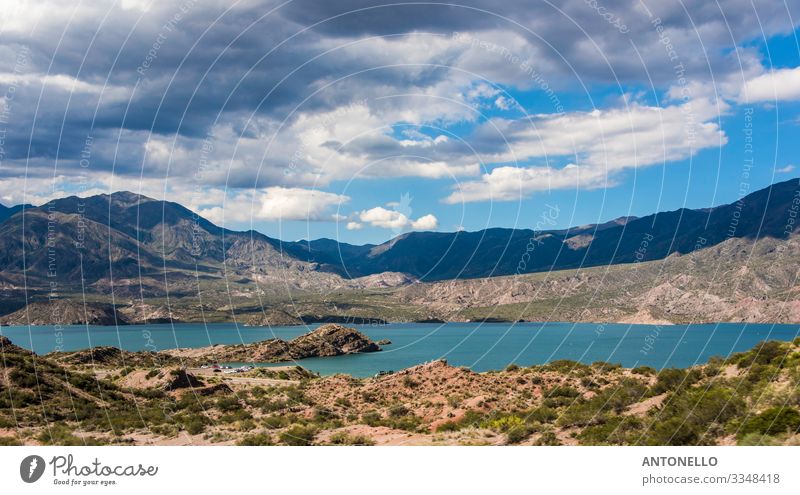 Panorama des Potrerillos-Sees in Argentinien Angeln Ferien & Urlaub & Reisen Tourismus Abenteuer Sommer Strand Berge u. Gebirge wandern Wassersport Klettern