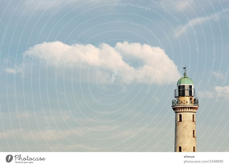 bewölkt Ferien & Urlaub & Reisen Abenteuer Ferne Sommerurlaub Wolken Schönes Wetter Warnemünde Leuchtturm alt historisch maritim Originalität Glück Romantik