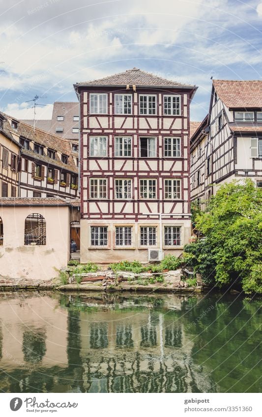 Städtetrip Strasbourg 1/5 Himmel Sommer Schönes Wetter Baum Bach Fluss Straßburg Frankreich Europa Stadt Stadtzentrum Altstadt Haus Mauer Wand Fassade Fenster