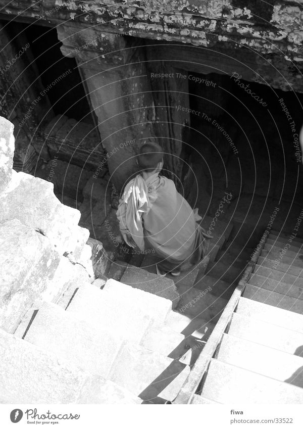 Ankor Wat Tempel Mann Mönch Treppe Schwarzweißfoto Cambodia Schatten