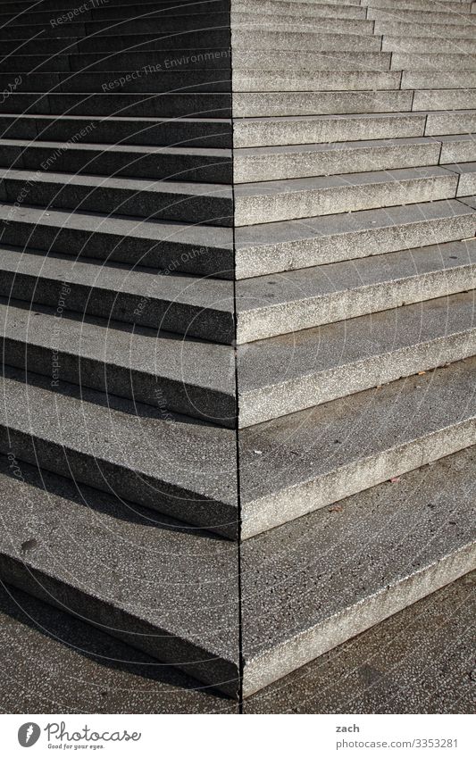 Schritt für Schritt mit Schatten Stadt Hauptstadt Stadtzentrum Fußgängerzone Platz Treppe Treppenhaus Wege & Pfade Beton Linie grau Gedeckte Farben