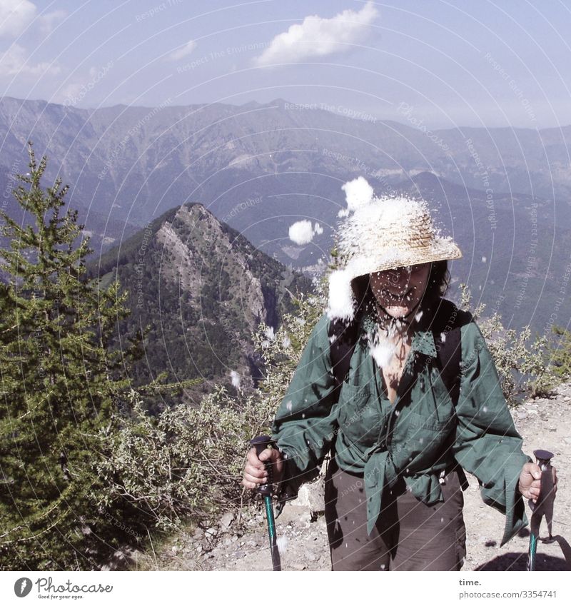 Schneeballeffekt | Eiszeit feminin Frau Erwachsene 1 Mensch Umwelt Natur Landschaft Himmel Wolken Horizont Sommer Schönes Wetter Berge u. Gebirge Hemd Hose Hut