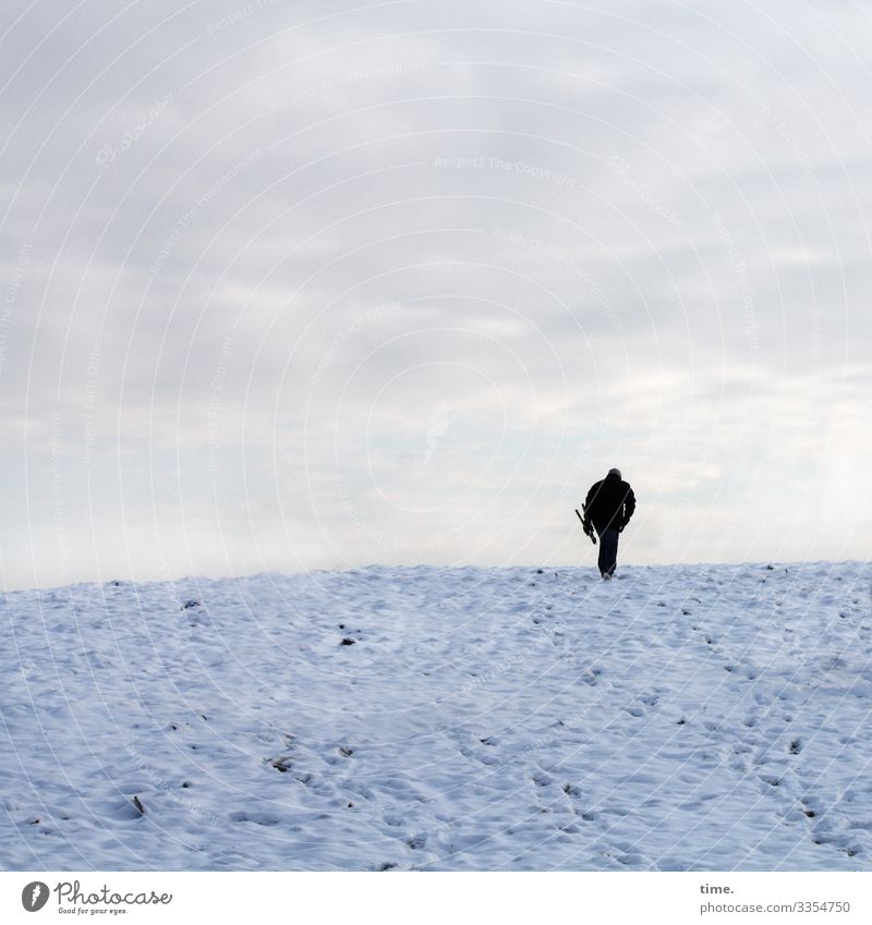 heading for a hot chocolate | Eiszeit maskulin Mann Erwachsene 1 Mensch Himmel Wolken Horizont Winter Schnee Hügel gehen kalt bescheiden Hoffnung demütig