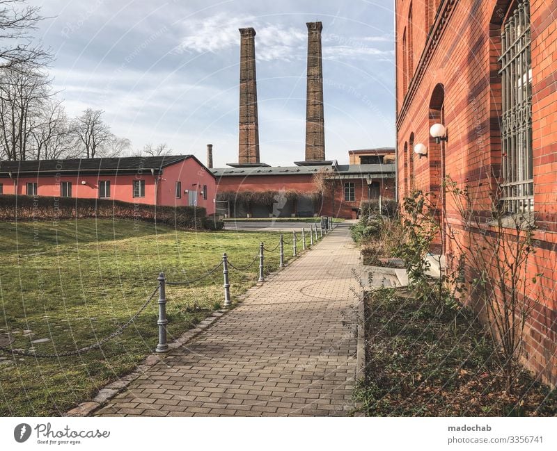 Zwei Türme Stadt Haus Industrieanlage Turm Bauwerk Gebäude Architektur Mauer Wand Fassade Schornstein Stein Backstein Kitsch Symmetrie Farbfoto mehrfarbig