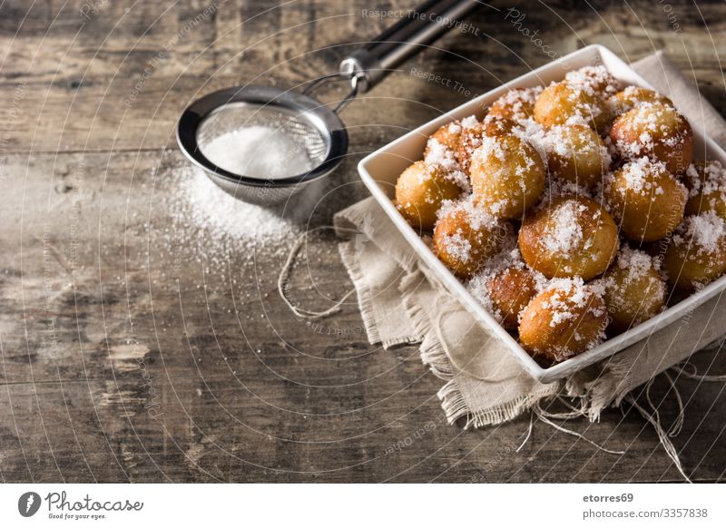 Karnevalskuchen oder buñuelos de viento für die heilige Woche Kunstgewerbler Ball Frühstück Brötchen Weihnachten Essen zubereiten Dessert Teigwaren Mehl