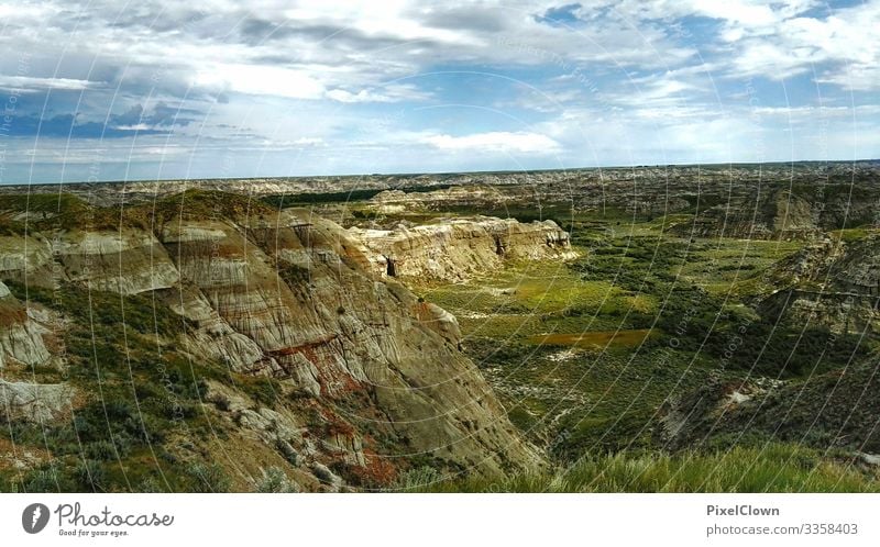 Badlands in Alberta Kanada Panorama (Aussicht) Farbfoto Landschaft Menschenleer Himmel reisen Ferien & Urlaub & Reisen Tourismus Außenaufnahme Wolken Amerika