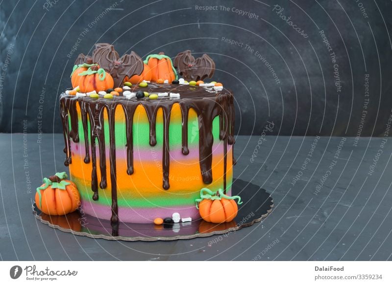 Kuchen in verschiedenen Farben Bäckerei Geburtstag schwarz Blut hell Bonbon Karamell Feier farbenfroh Konzept Konfekt Konditorei kreativ Dekor dekoriert