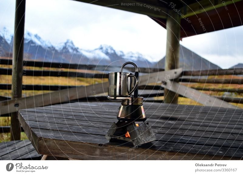 Kaffeepause auf dem Picknickplatz auf den Lofoten schön Ferien & Urlaub & Reisen Tourismus Abenteuer Sommer Sonne Berge u. Gebirge Tisch