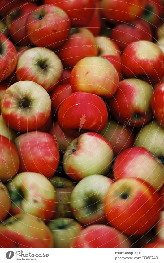 Frischgemüse auf dem Bauernmarkt analoge Fotografie 35mm Filmfotografie Filmscan Scan Leica R7 bayerisch frisch Biografie lokal Gemüse Vegetarische Ernährung