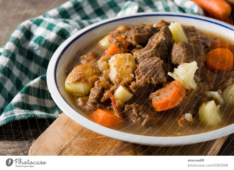 Irischer Rindfleischeintopf mit Karotten und Kartoffeln Möhre kochen & garen Speise Lebensmittel Gesunde Ernährung Foodfotografie Gulasch Kräuter & Gewürze