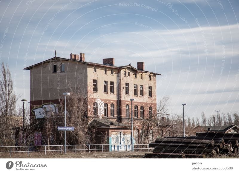 alter bahnhof. elegant Güterverkehr & Logistik Umwelt Schönes Wetter Brandenburg an der Havel Stadt Altstadt Haus Traumhaus Bahnhof Bauwerk Mauer Wand Fassade