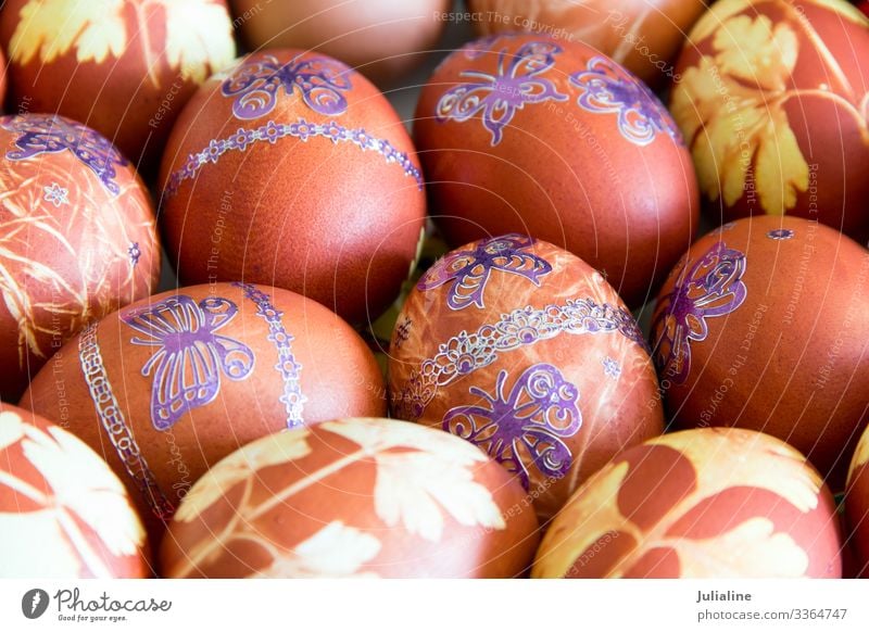 Ostereier mit Schmetterlingen Essen Teller Dekoration & Verzierung Feste & Feiern Ostern Frühling rot schwarz Religion & Glaube Feiertag Orthodoxie Ei