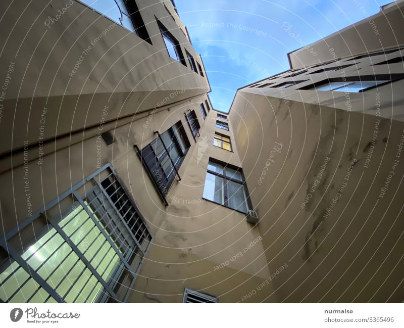 richtige Berliner Ecke Himmel Wolken Klima Schönes Wetter berlin potsdamer platz Hauptstadt Stadtzentrum Menschenleer Haus Hütte Mauer Wand Fassade Fenster Dach