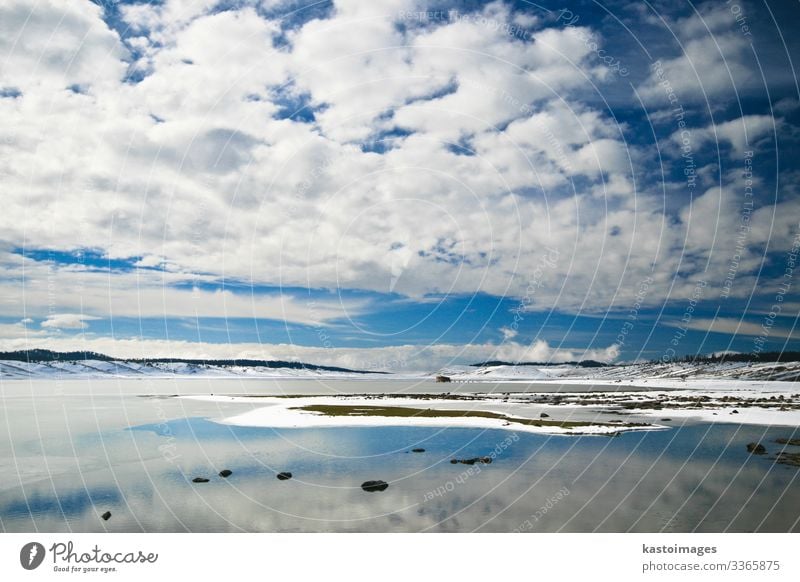 Winterlandschaft im Atlasgebirge, Marokko. schön Schnee Umwelt Natur Landschaft Himmel Wolken Klima Wetter Baum Gras Wald Felsen See Fluss Stein Holz träumen