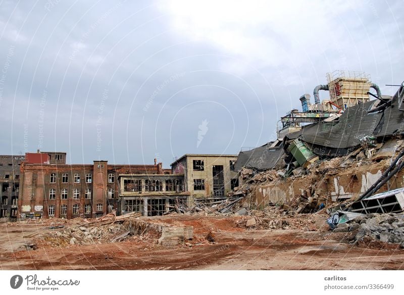 Conti | Abriss Industrieruine Hannover Demontage Industriefotografie Industrieanlage Zeitenwandel bedrohlich Fabrik gefährlich Risiko Abenteuer lost places