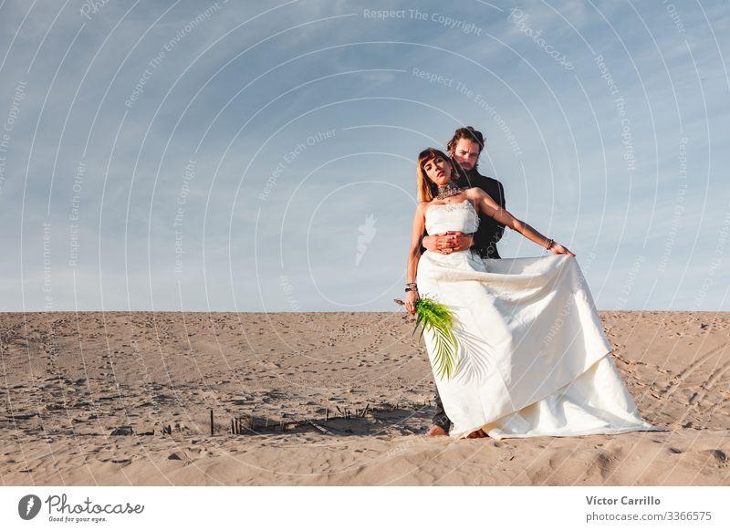 Eine Boho-Hochzeit am Strand Lifestyle elegant Stil exotisch Freude schön Mensch maskulin 2 18-30 Jahre Jugendliche Erwachsene Mode Gefühle Stimmung Glück