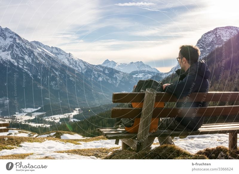 Blick auf die Bergwelt Leben harmonisch ruhig Freizeit & Hobby Ausflug Freiheit Winter Schnee Berge u. Gebirge wandern Fitness Sport-Training Mann Erwachsene 1