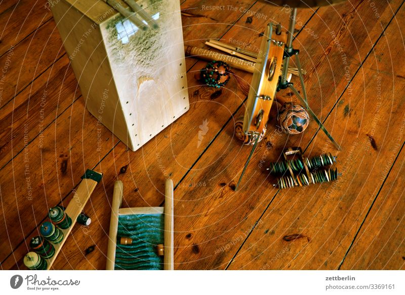 Perkussion cajon Folklore Holz Instrumentenbau Kürbis Musik Musikinstrument Pandeiro Schlagzeug Perle rasseln Saiteninstrumente schnitzkunst shaker shekere