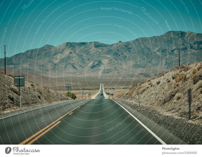 Landstraße durchs Death Valley Ferien & Urlaub & Reisen Tourismus Ausflug Ferne Sommer Umwelt Natur Landschaft Tier Erde Sand Himmel Wolkenloser Himmel Dürre