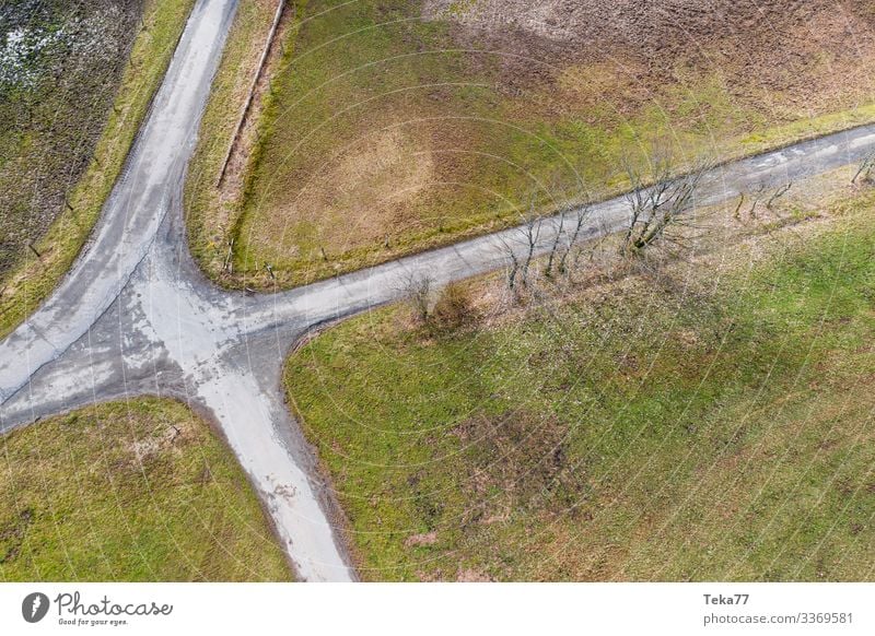 #So viele Wege Winter Verkehr Verkehrsmittel Verkehrswege Straße Wege & Pfade Wegkreuzung ästhetisch Mittelpunkt möglich Abzweigung Leben Farbfoto Außenaufnahme