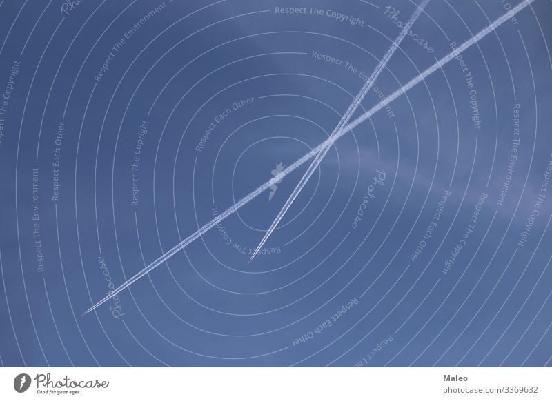 Himmel Kreuzung Straßenkreuzung Flugzeug Luft Atmosphäre Luftverkehr Hintergrundbild blau Klarheit deutlich Wolken kondensieren Kontrast fliegen fliegend Fliege