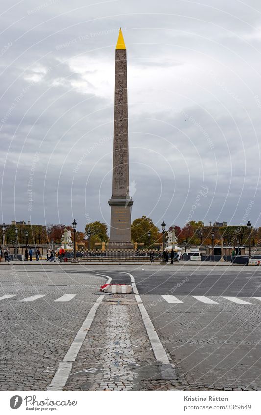 obelisk Tourismus Hauptstadt Platz Sehenswürdigkeit Wahrzeichen Gold historisch hoch Spitze Place de la Concorde Monolith Granit Geschenk Hieroglyphen Großstadt