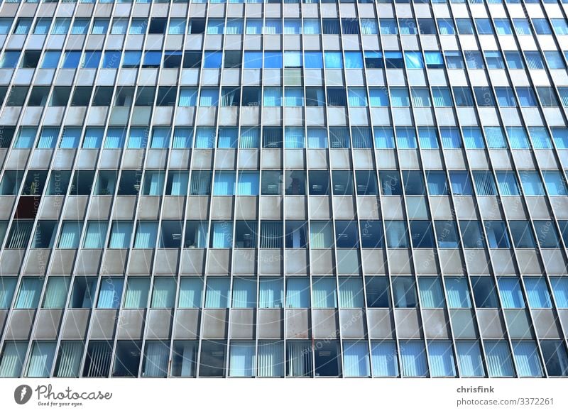 Hochhausfassade Glas Farbfoto alt Glasfassade Bürogebäude Schule lernen Arbeit & Erwerbstätigkeit Metall Beton Stein Industrieanlage Turm Fassade Fenster