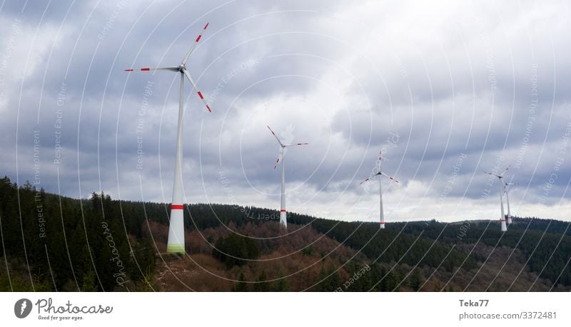 #Windräder auf Hügel Winter Energiewirtschaft Erneuerbare Energie Windkraftanlage Umwelt Natur Landschaft Pflanze Wald ästhetisch Windrad Farbfoto Außenaufnahme