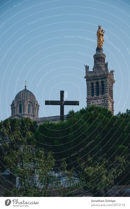 Basilique Notre Dame de la Garde Farbfoto Sandstein Himmel (Jenseits) Frankreich Südfrankreich Kuppeldach Gott Katholizismus Sommerurlaub Christliches Kreuz