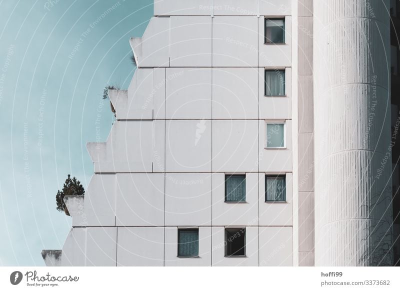 abstrakte Fassadenansicht Hochhaus Bankgebäude Fenster Gebäude ästhetisch Symmetrie Surrealismus Licht stagnierend rein Kapitalwirtschaft Ordnung hoch modern