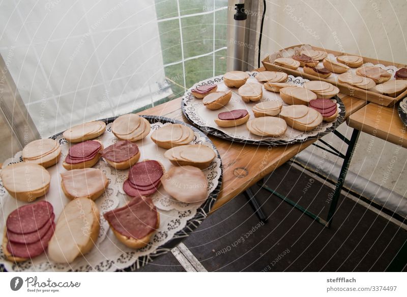 Fleischlastiges Brötchen Buffet Lebensmittel Wurstwaren Ernährung Büffet Brunch Fingerfood Schalen & Schüsseln Veranstaltung Essen Feste & Feiern Bierzelt