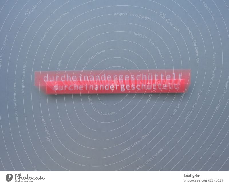 durcheinandergeschüttelt Schriftzeichen Schilder & Markierungen Kommunizieren grau rot weiß Gefühle Krise Irritation Farbfoto Studioaufnahme Menschenleer