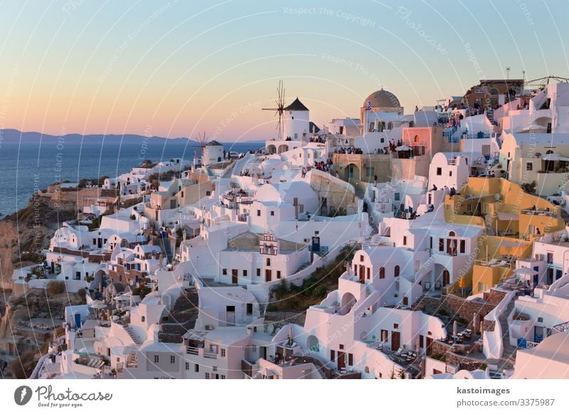 Dorf Oia bei Sonnenuntergang, Insel Santorin, Griechenland. schön Ferien & Urlaub & Reisen Tourismus Sommer Meer Haus Kultur Natur Landschaft Himmel Vulkan