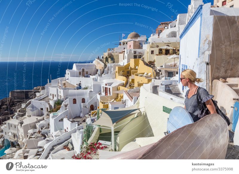 Dorf Oia bei Sonnenuntergang, Insel Santorin, Griechenland. schön Ferien & Urlaub & Reisen Tourismus Sommer Meer Haus Frau Erwachsene Kultur Landschaft Himmel