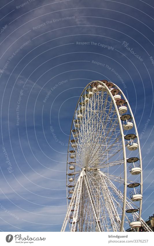 Wheel keeps on turning Riesenrad Jahrmarkt Freude Feste & Feiern Fahrgeschäfte Menschenleer drehen Farbfoto Himmel Vergnügungspark Karussell hoch Außenaufnahme